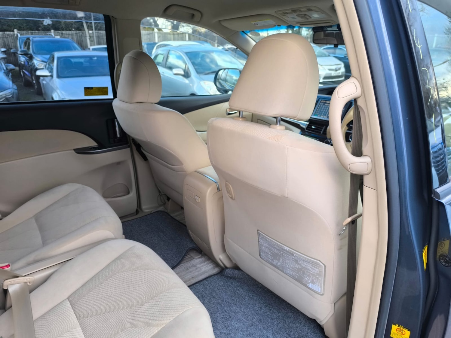 Used Toyota Estima 2013 for sale - 77676098: Photo 12