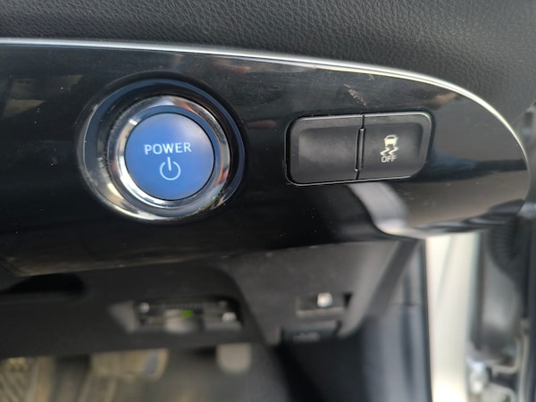 Used Toyota Prius 2016 for sale - 74624103: Photo 32