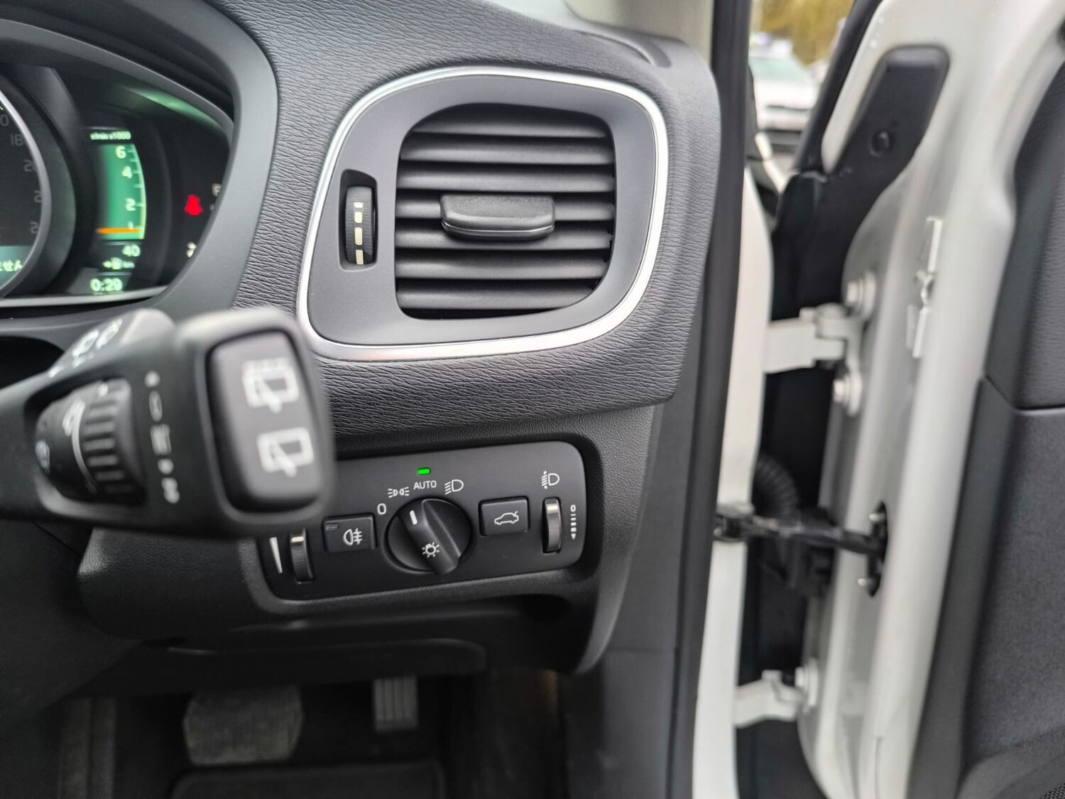 Used Volvo V40 2014 for sale - 77567661: Photo 23