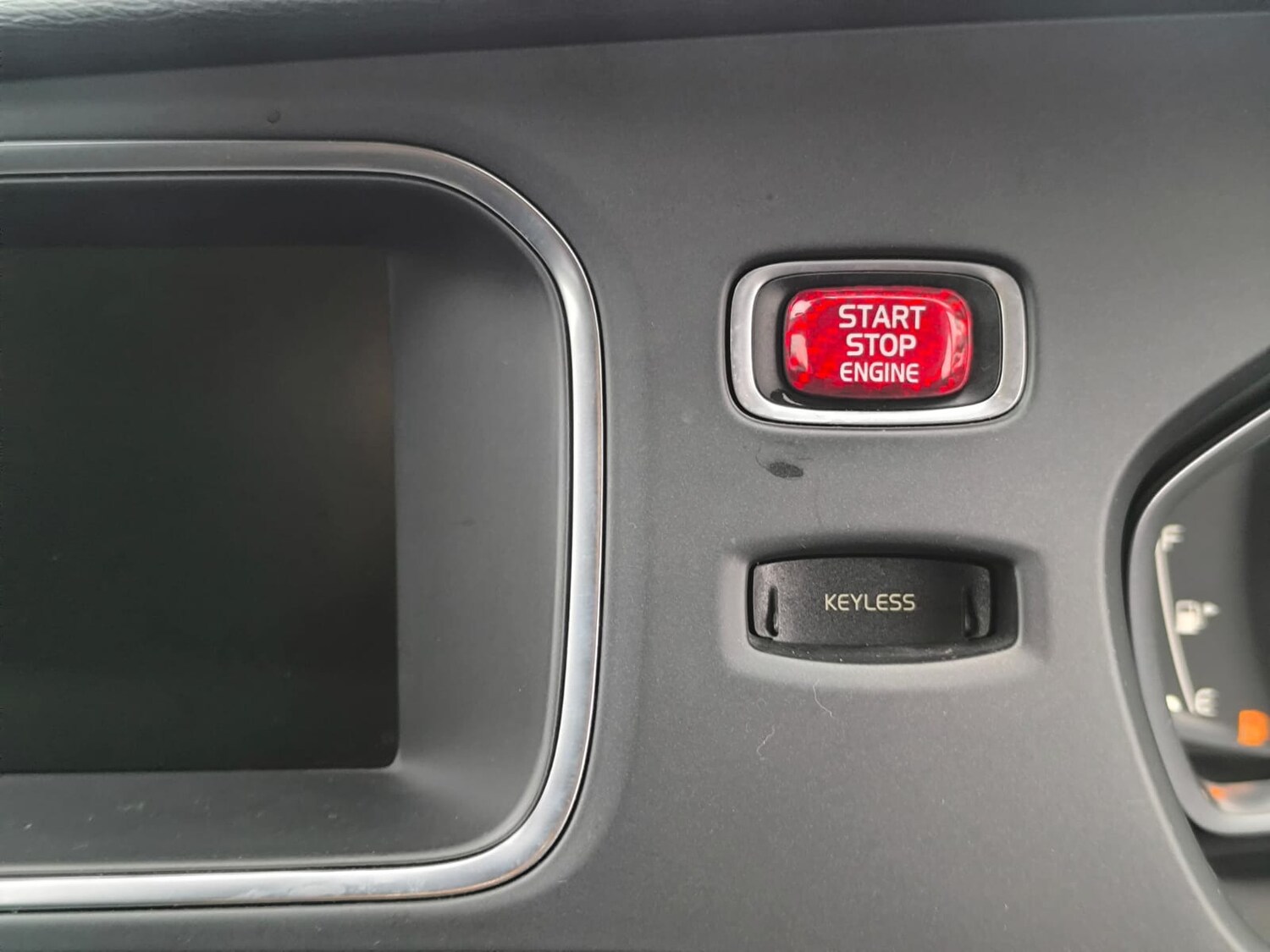 Used Volvo V40 2014 for sale - 77567661: Photo 32