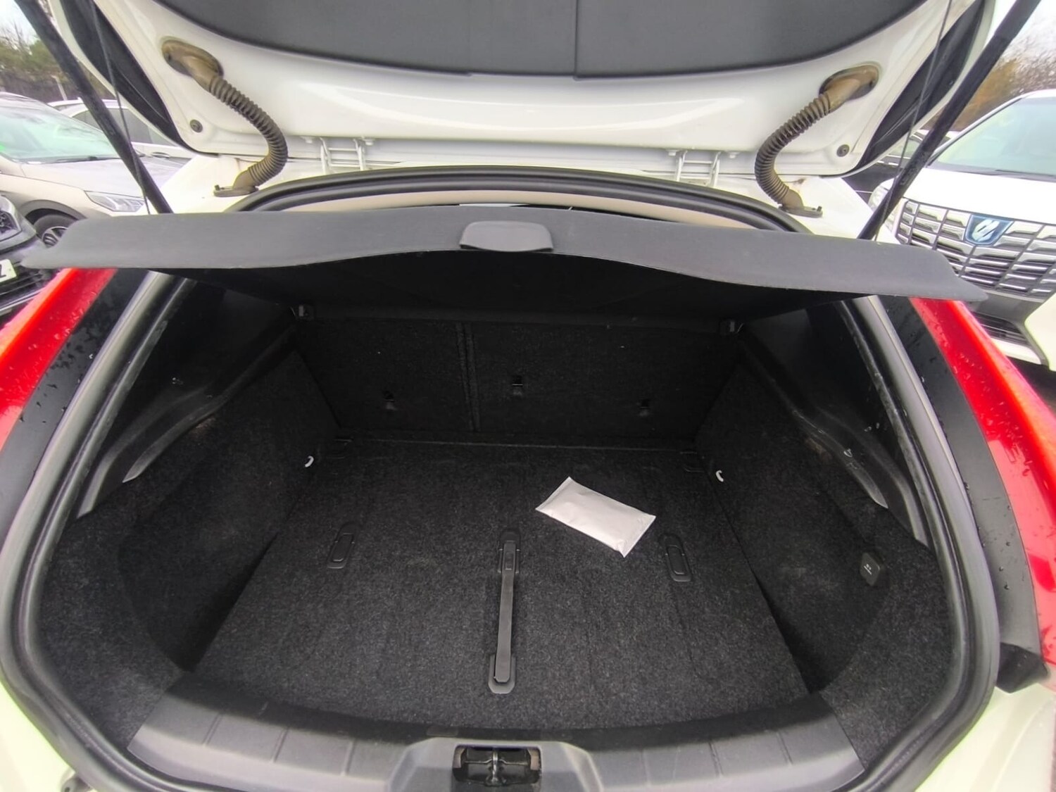 Used Volvo V40 2014 for sale - 77567661: Photo 37