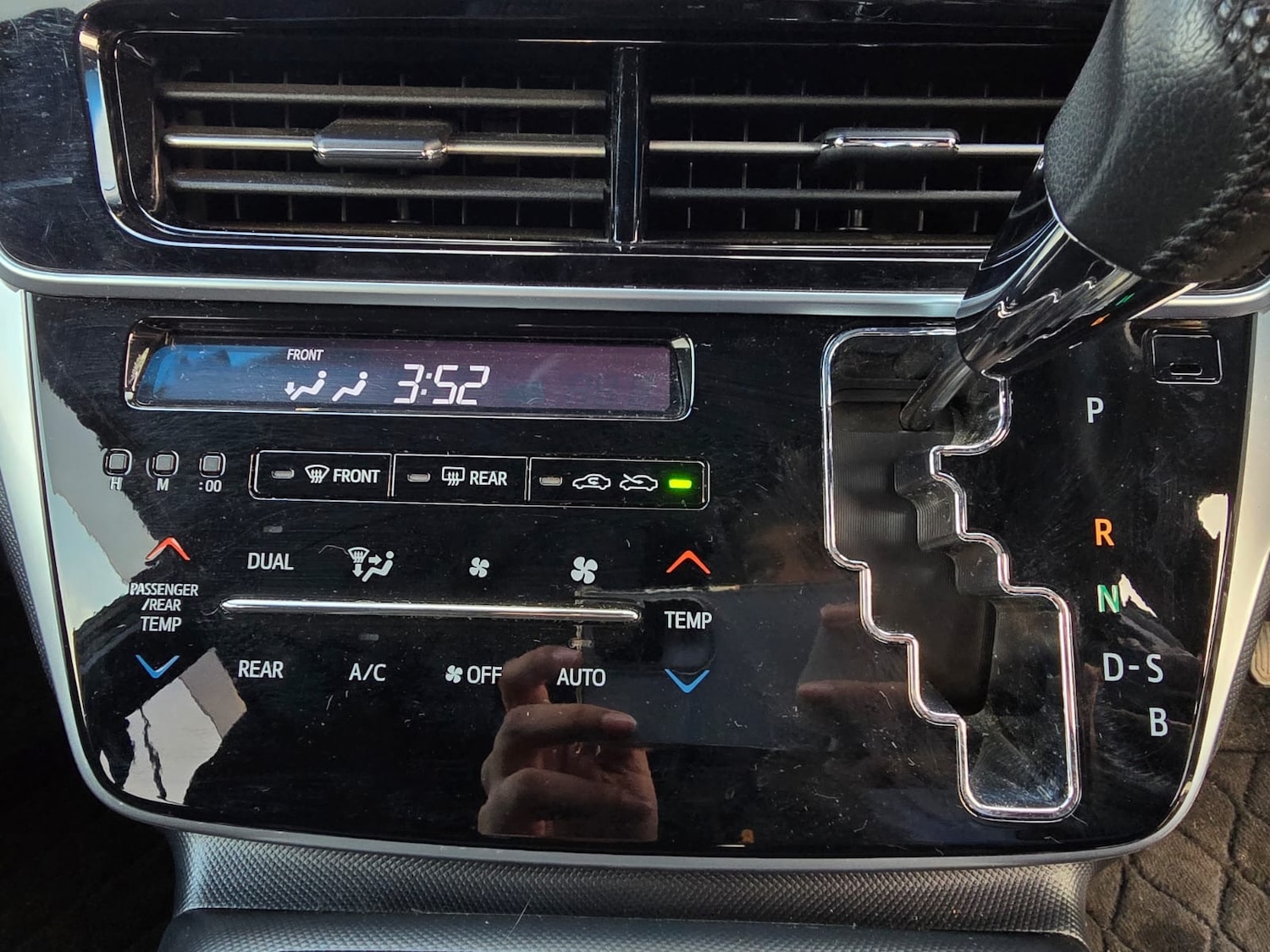 Used Toyota Estima 2017 for sale - 77946145: Photo 19