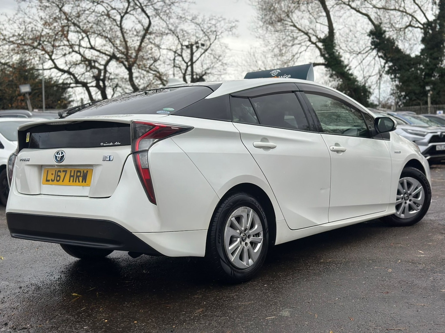 Used Toyota Prius 2017 for sale - 76906412: Photo 4