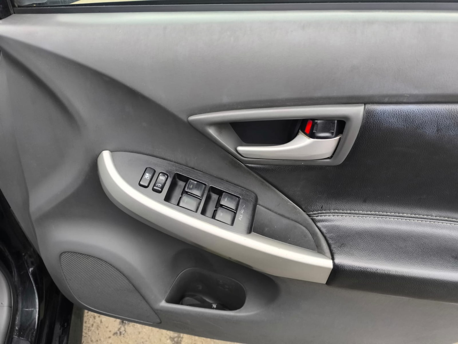 Used Toyota Prius 2011 for sale - 77461270: Photo 29