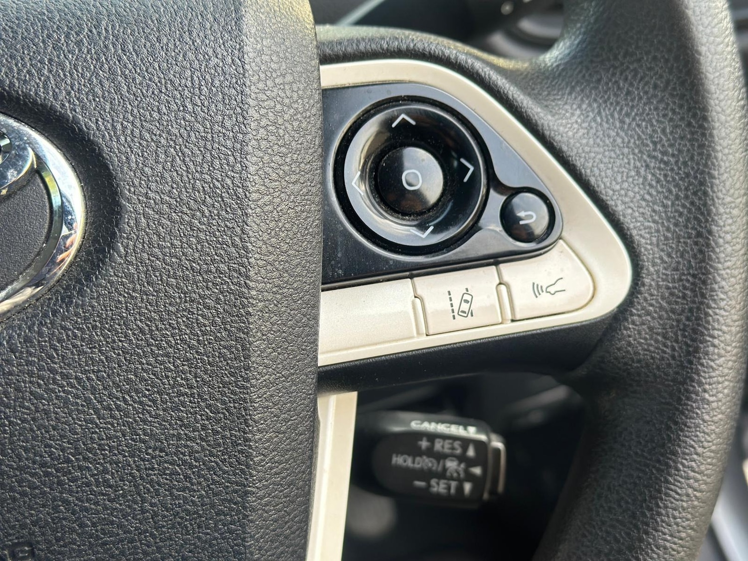 Used Toyota Prius 2018 for sale - 76128840: Photo 14