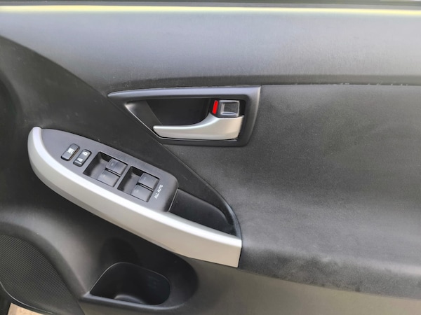 Used Toyota Prius 2015 for sale - 76288533: Photo 28