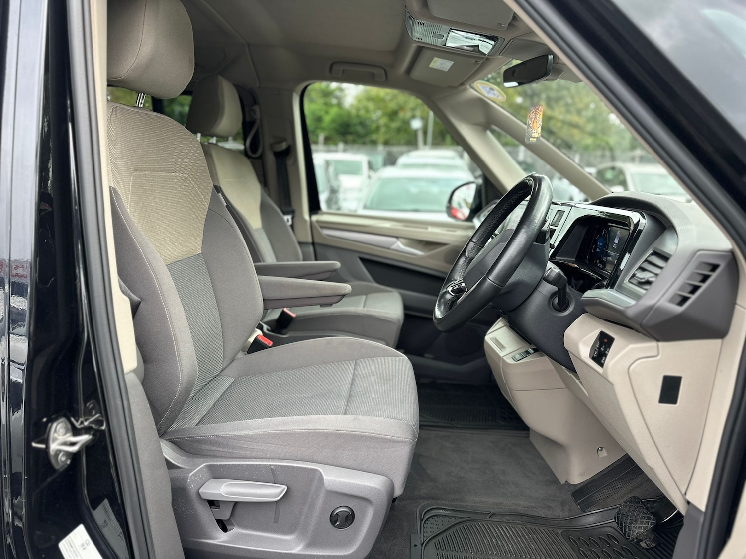 Used Volkswagen Multivan 2022 for sale - 76625660: Photo 13