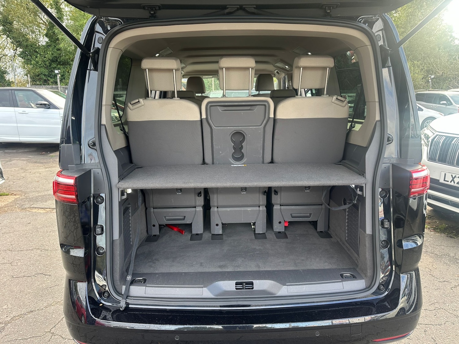 Used Volkswagen Multivan 2022 for sale - 76625660: Photo 45