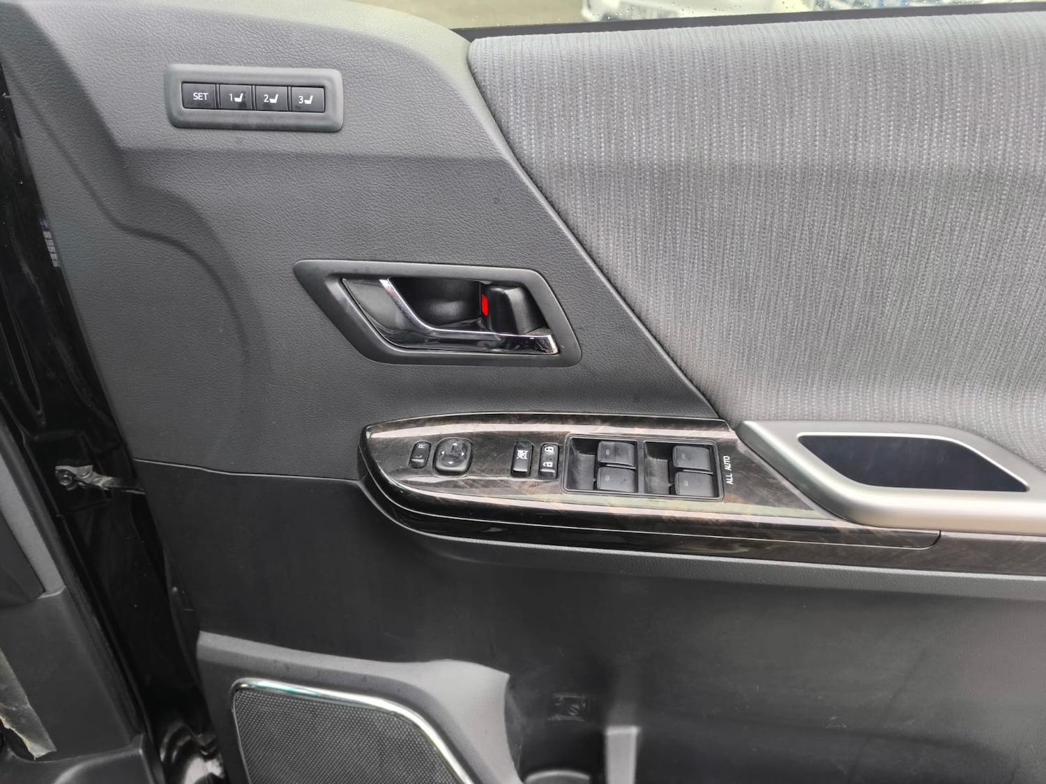 Used Toyota Alphard 2014 for sale - 77003286: Photo 39