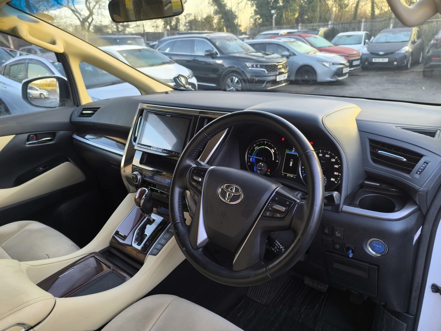 Used Toyota Alphard 2017 for sale - 77335700: Photo 10