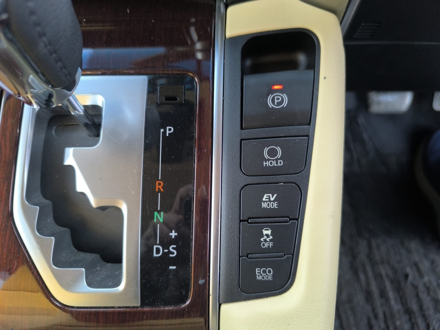 Used Toyota Alphard 2017 for sale - 77335700: Photo 22