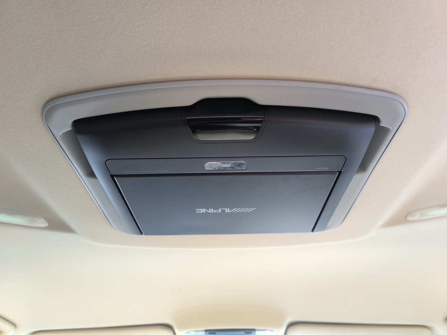 Used Toyota Alphard 2017 for sale - 77335700: Photo 29