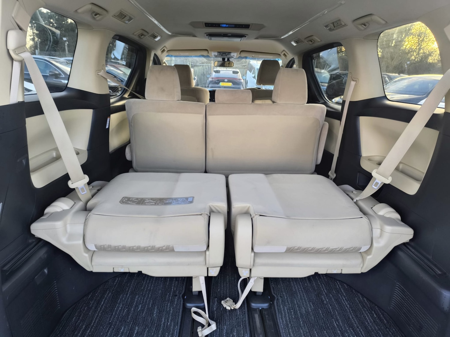 Used Toyota Alphard 2017 for sale - 77335700: Photo 40