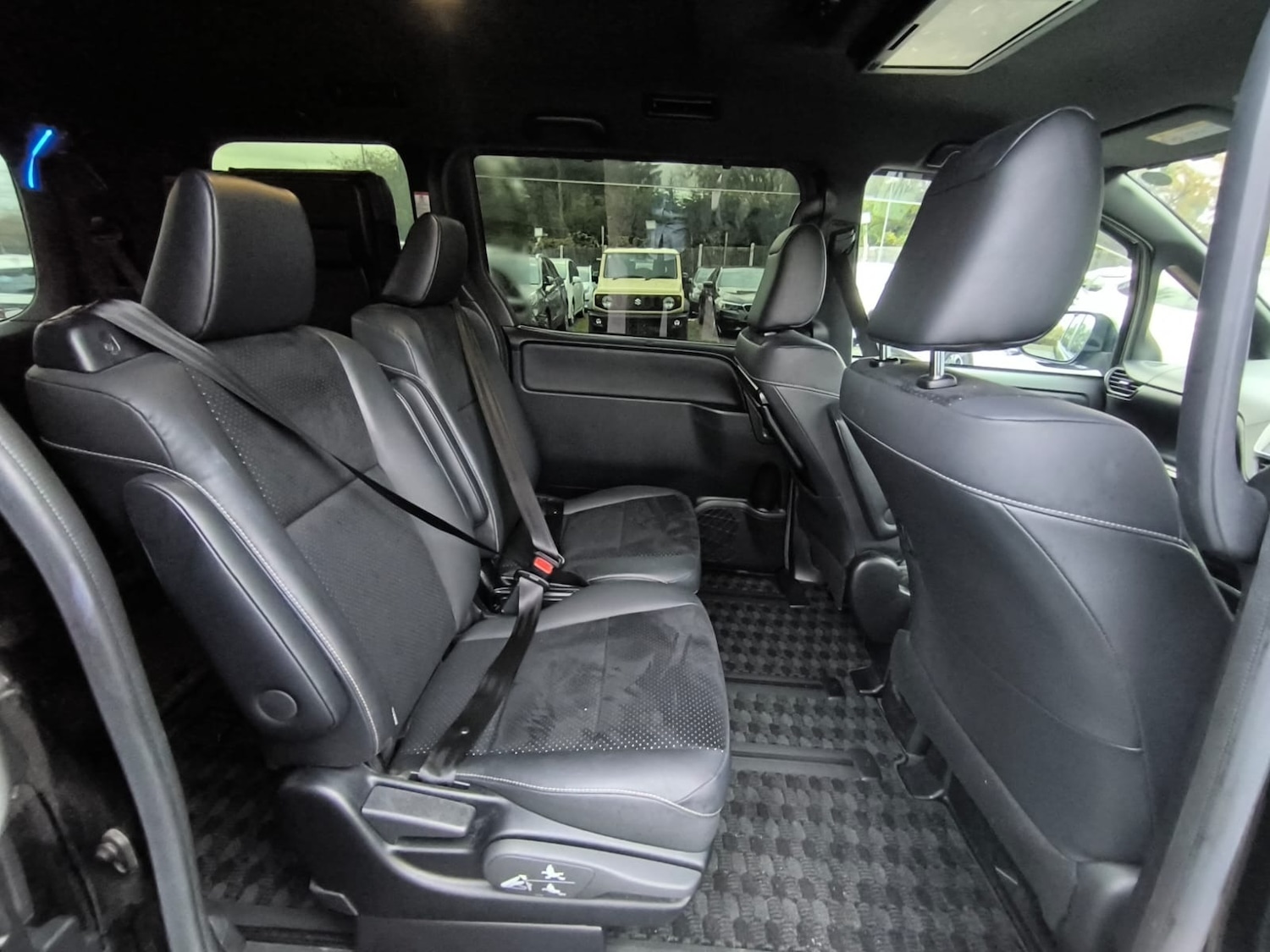 Used Toyota Voxy 2021 for sale - 76477356: Photo 11