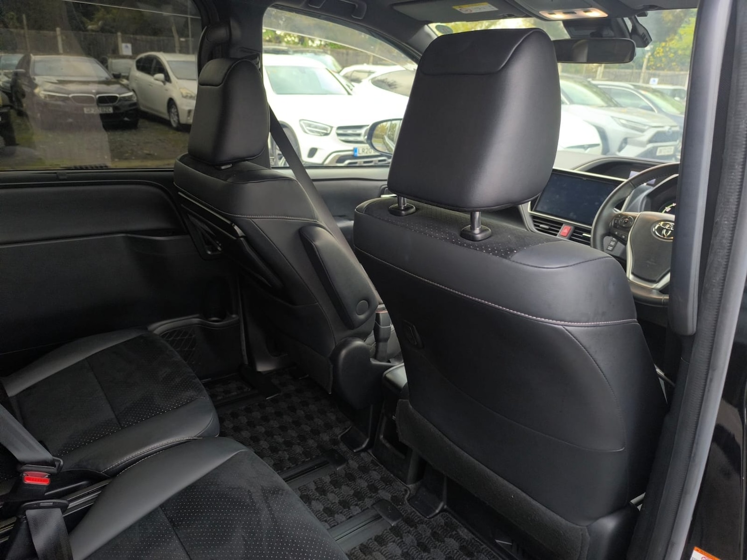 Used Toyota Voxy 2021 for sale - 76477356: Photo 13