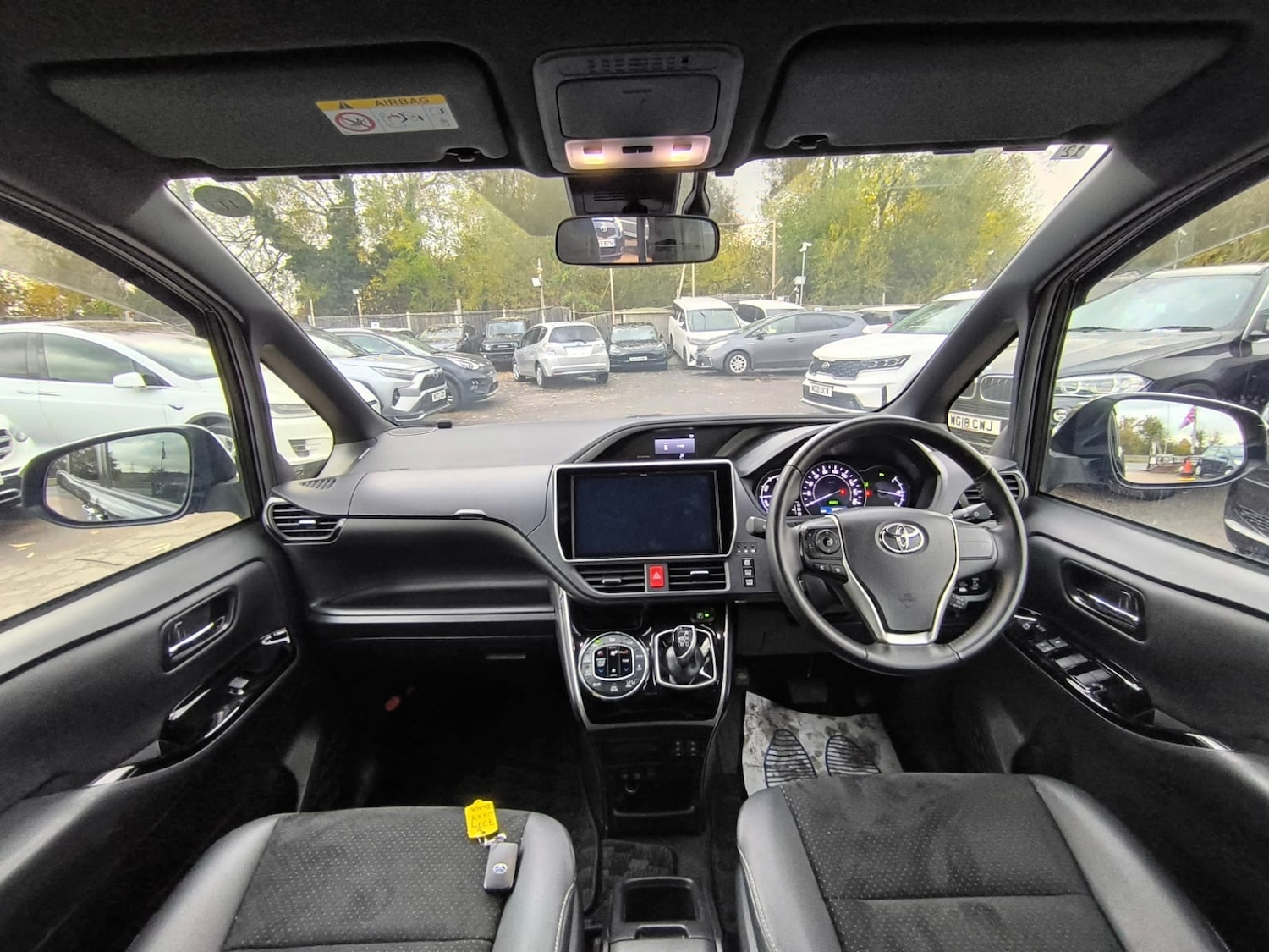 Used Toyota Voxy 2021 for sale - 76477356: Photo 15