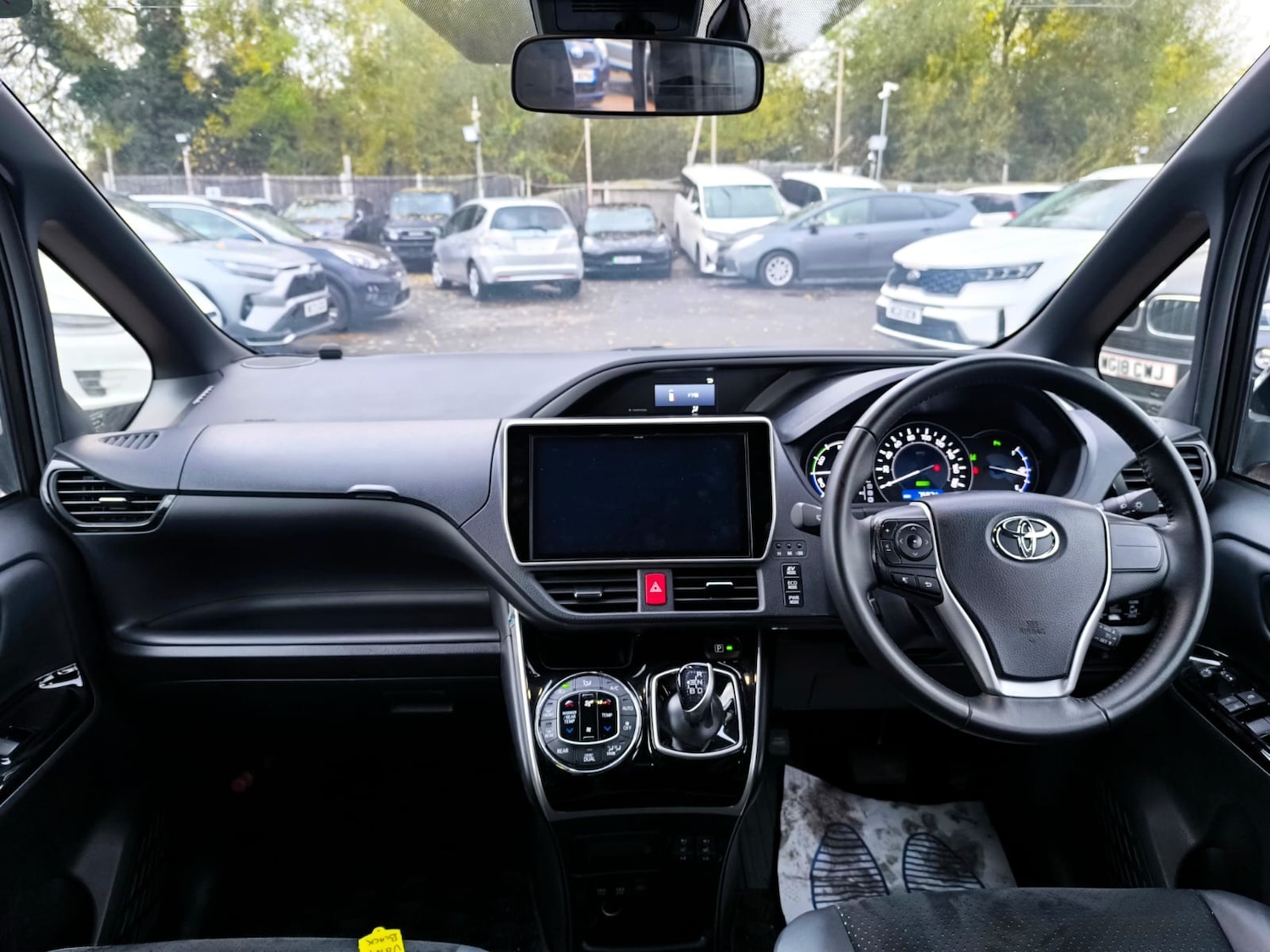 Used Toyota Voxy 2021 for sale - 76477356: Photo 16