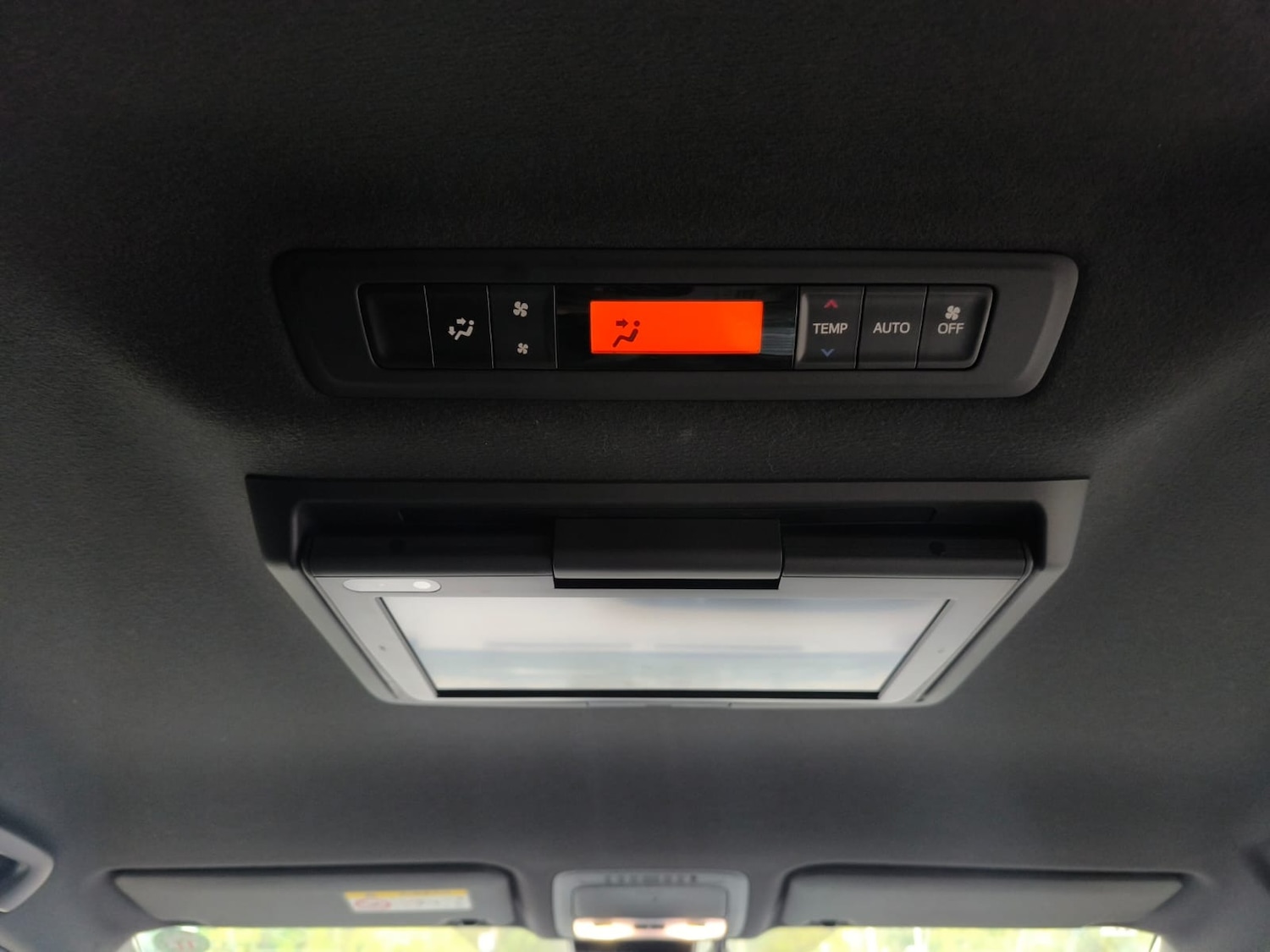 Used Toyota Voxy 2021 for sale - 76477356: Photo 24