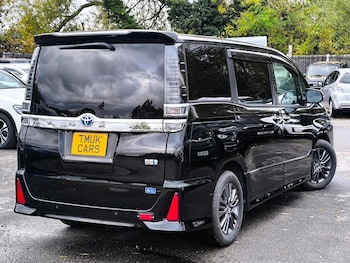 Used Toyota Voxy 2021 for sale - 76477356: Photo