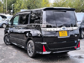 Used Toyota Voxy 2021 for sale - 76477356: Photo