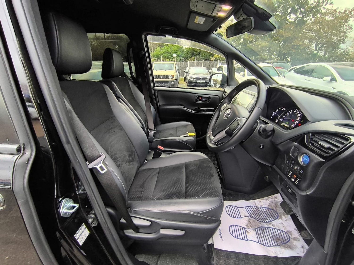 Used Toyota Voxy 2021 for sale - 76477356: Photo 9