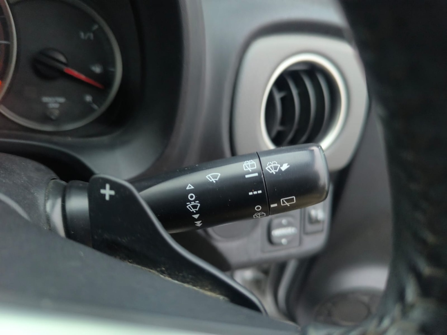 Used Toyota Yaris 2013 for sale - 76980328: Photo 22