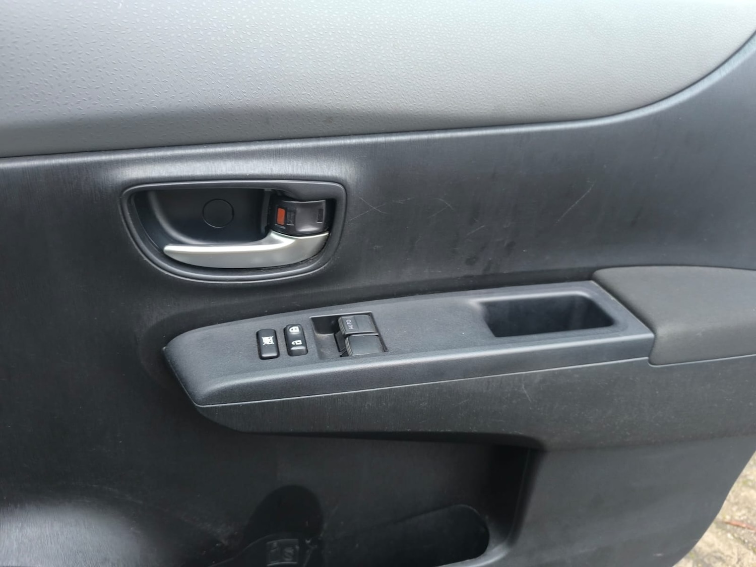 Used Toyota Yaris 2013 for sale - 76980328: Photo 24