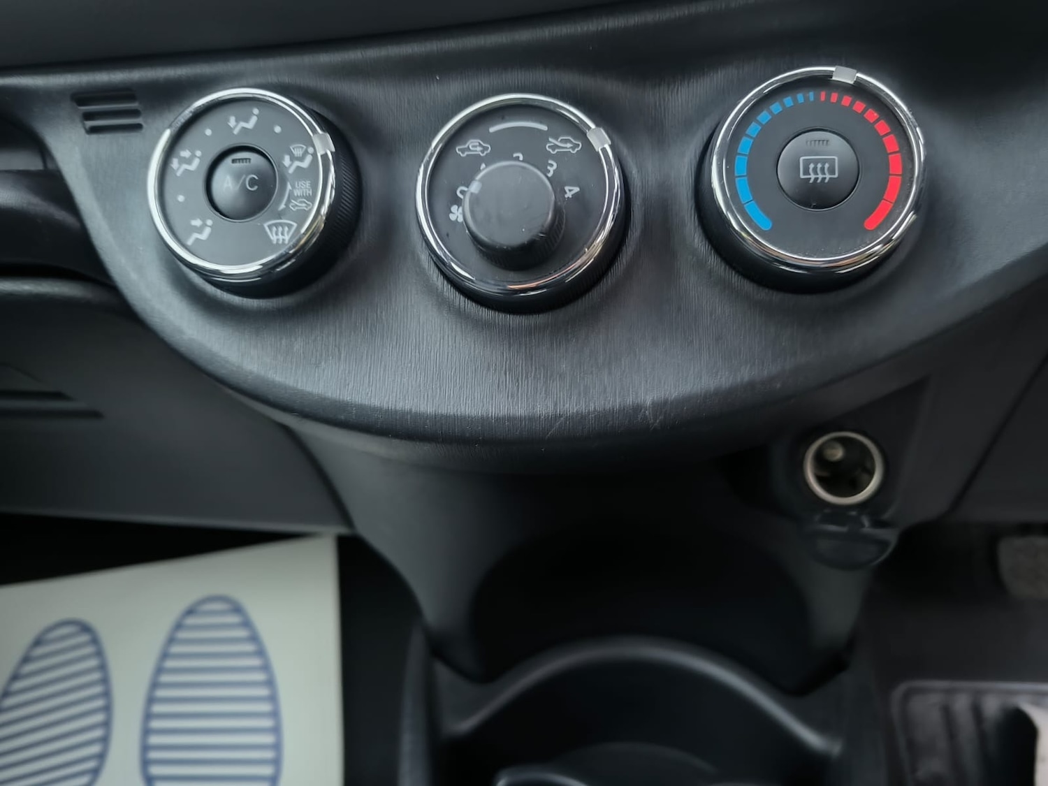 Used Toyota Yaris 2013 for sale - 76980328: Photo 26