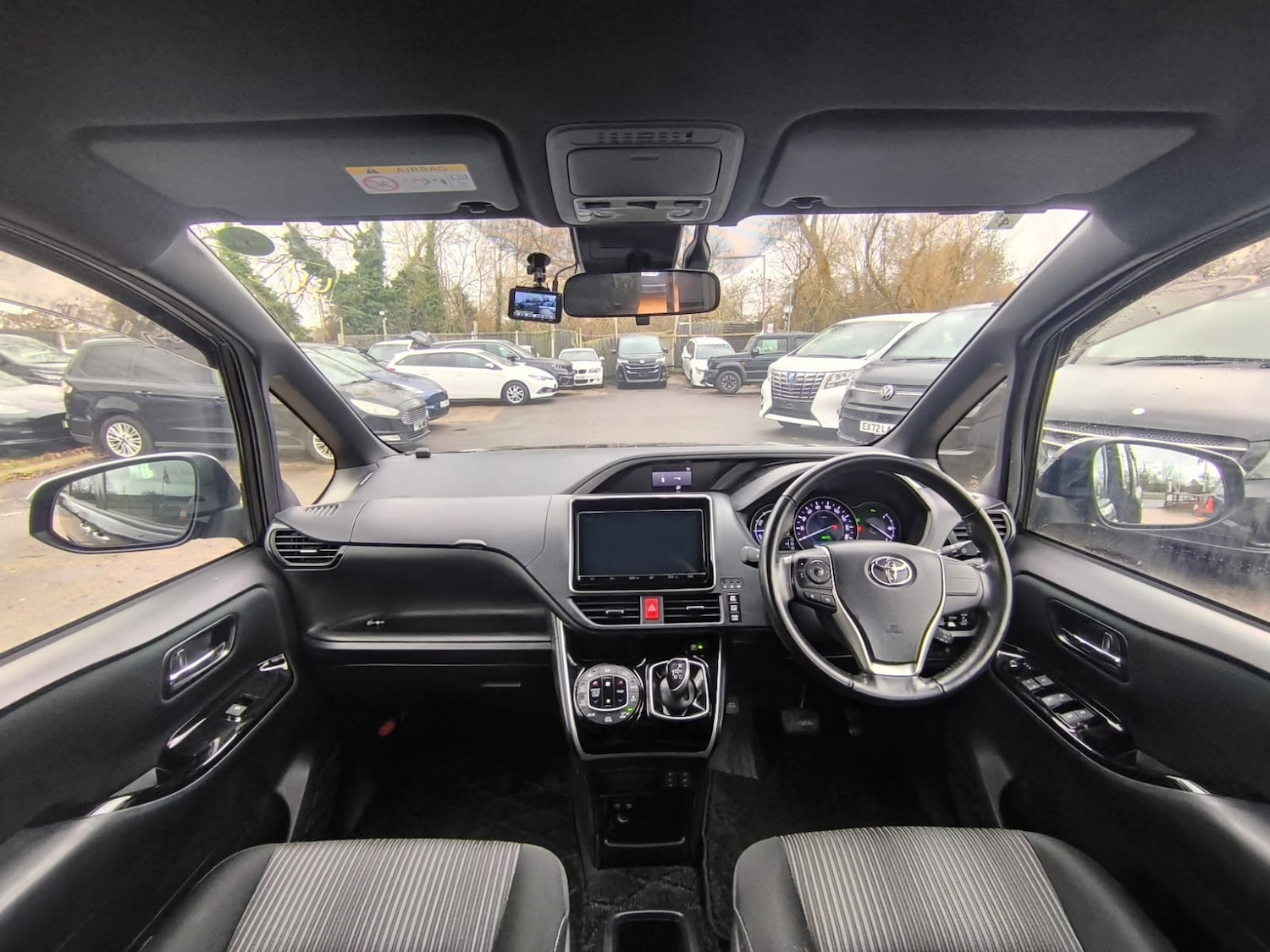 Used Toyota Voxy 2019 for sale - 77207976: Photo 14