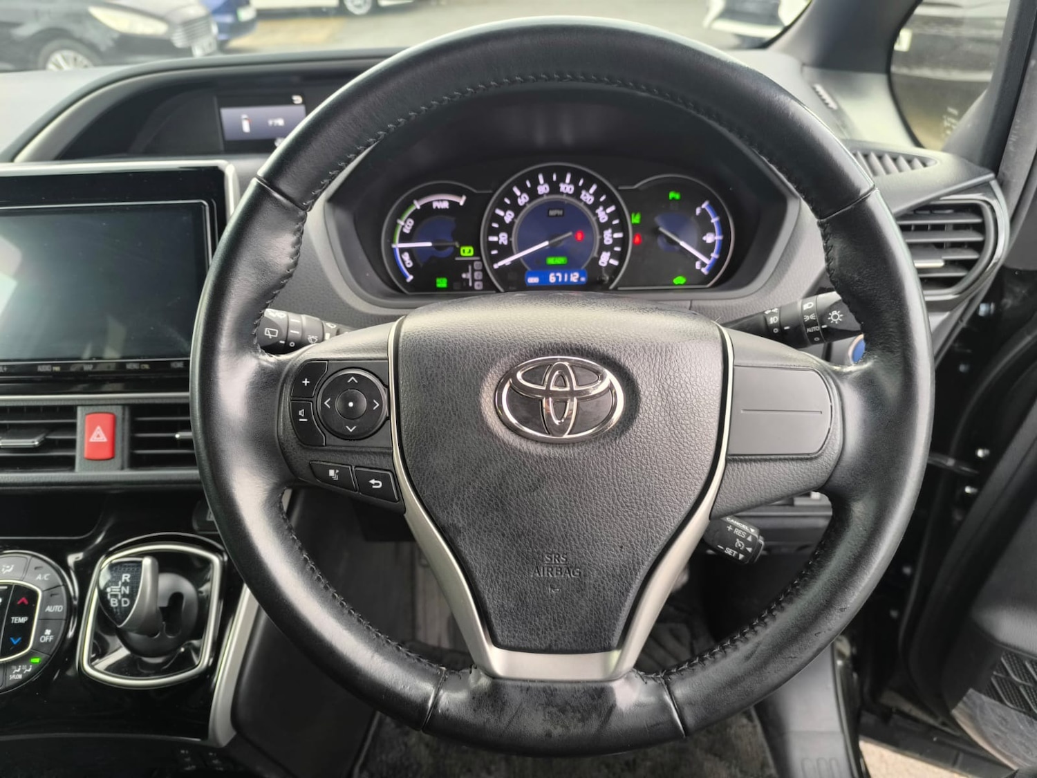 Used Toyota Voxy 2019 for sale - 77207976: Photo 16