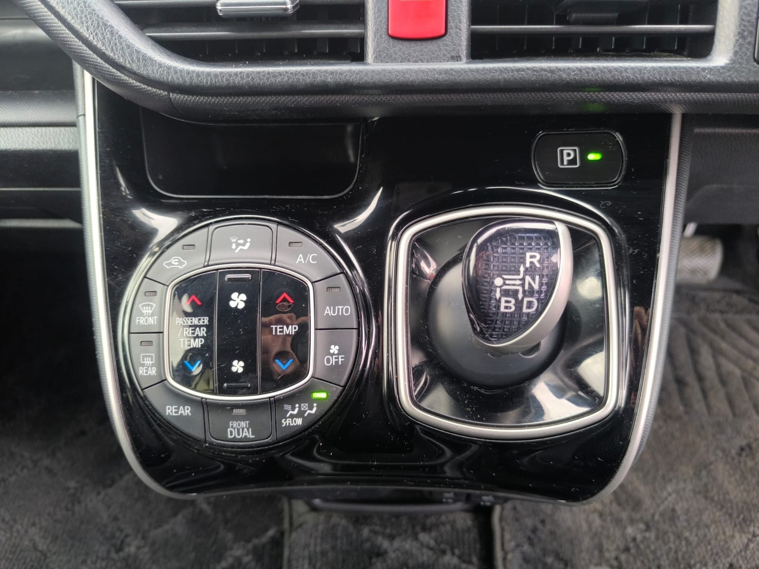 Used Toyota Voxy 2019 for sale - 77207976: Photo 20