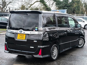 Used Toyota Voxy 2019 for sale - 77207976: Photo