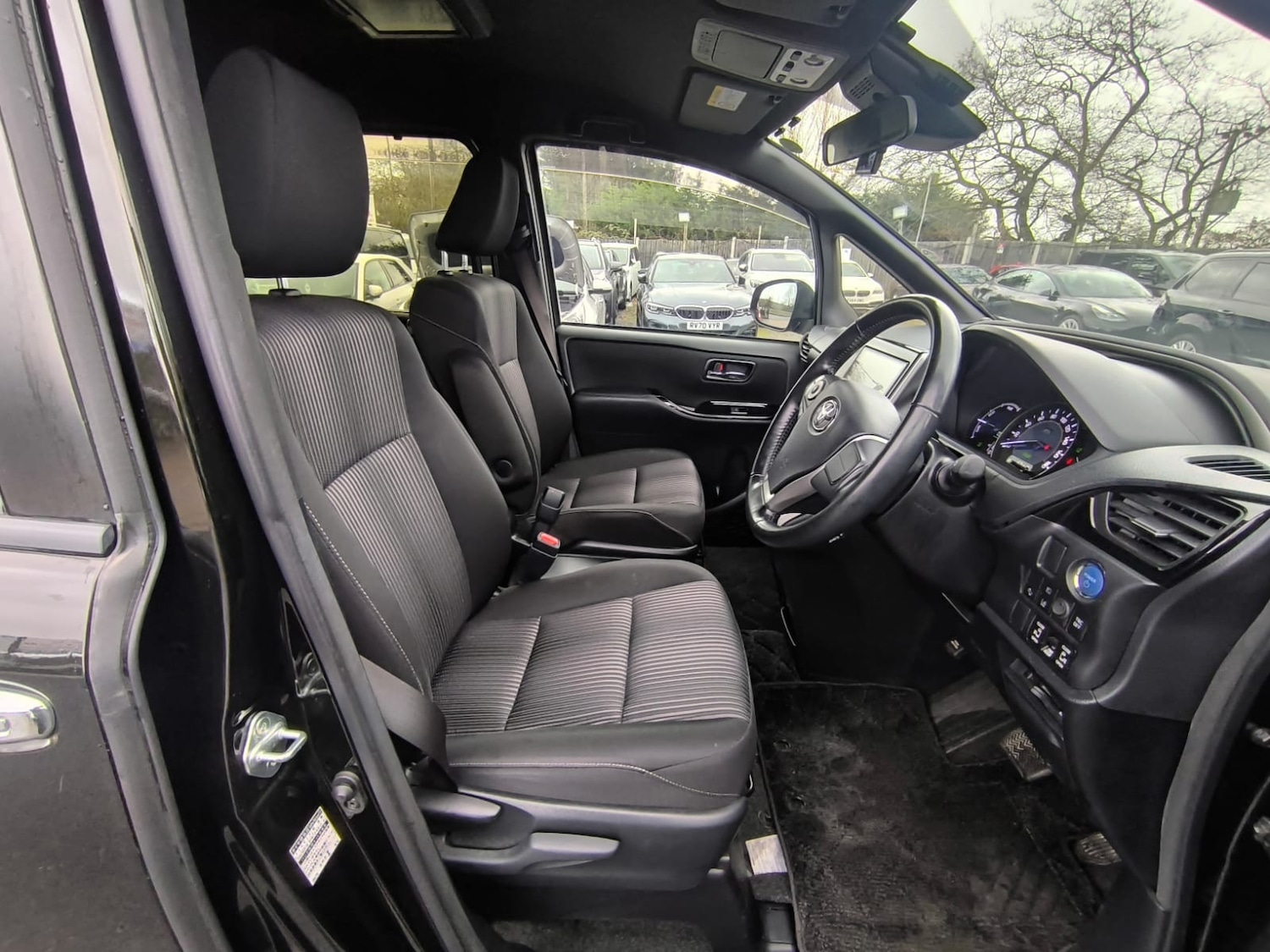 Used Toyota Voxy 2019 for sale - 77207976: Photo 9