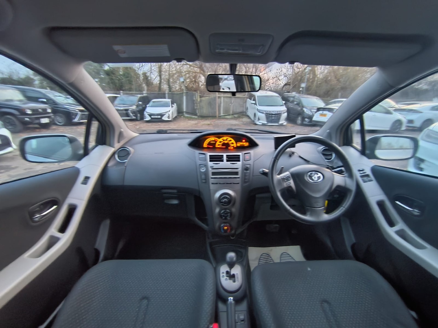 Used Toyota Yaris 2010 for sale - 77001964: Photo 13