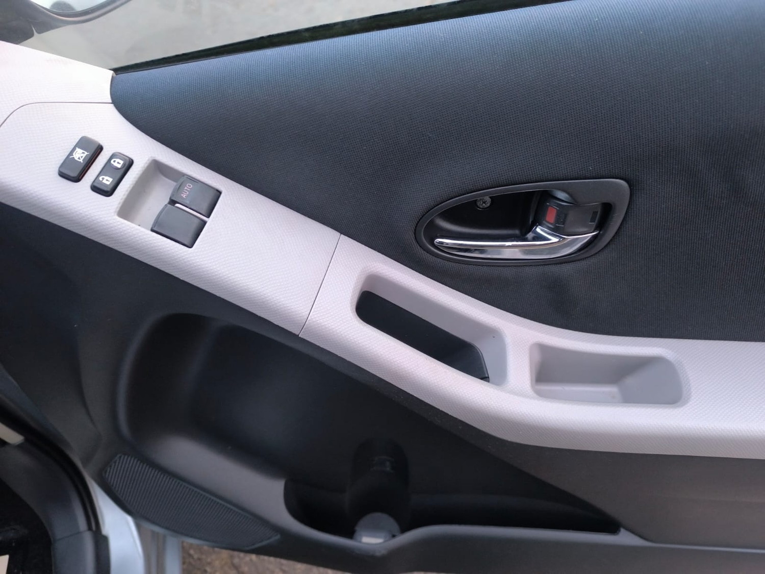 Used Toyota Yaris 2010 for sale - 77001964: Photo 34