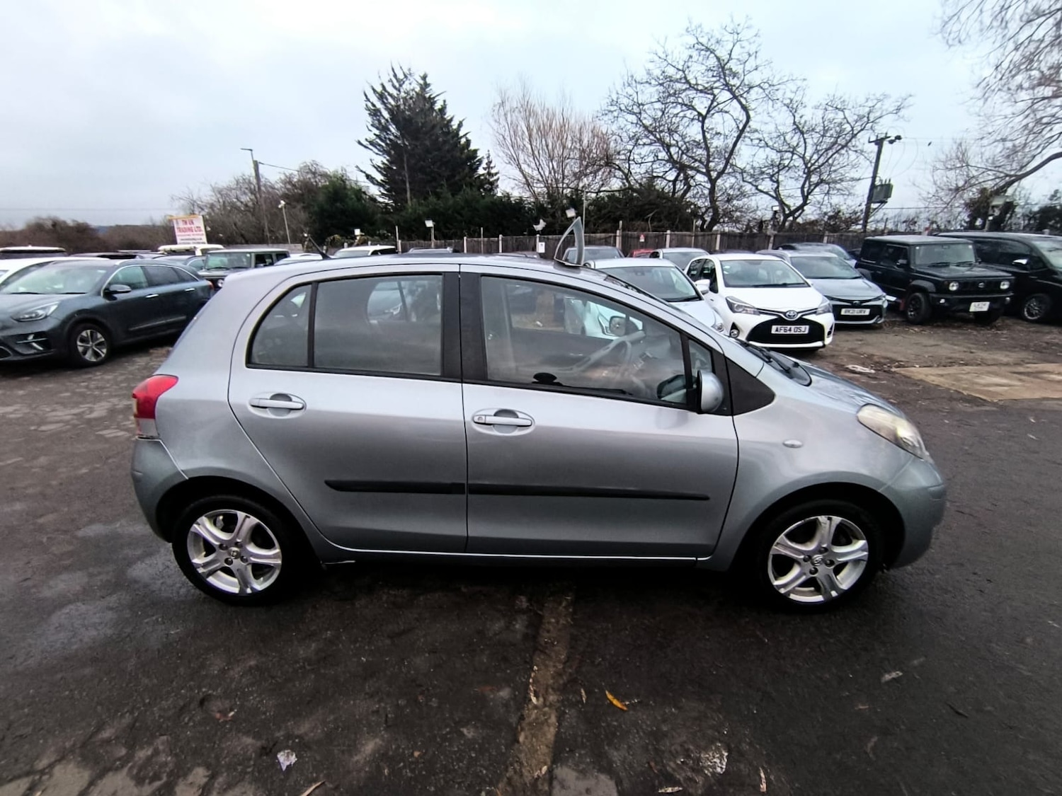 Used Toyota Yaris 2010 for sale - 77001964: Photo 5