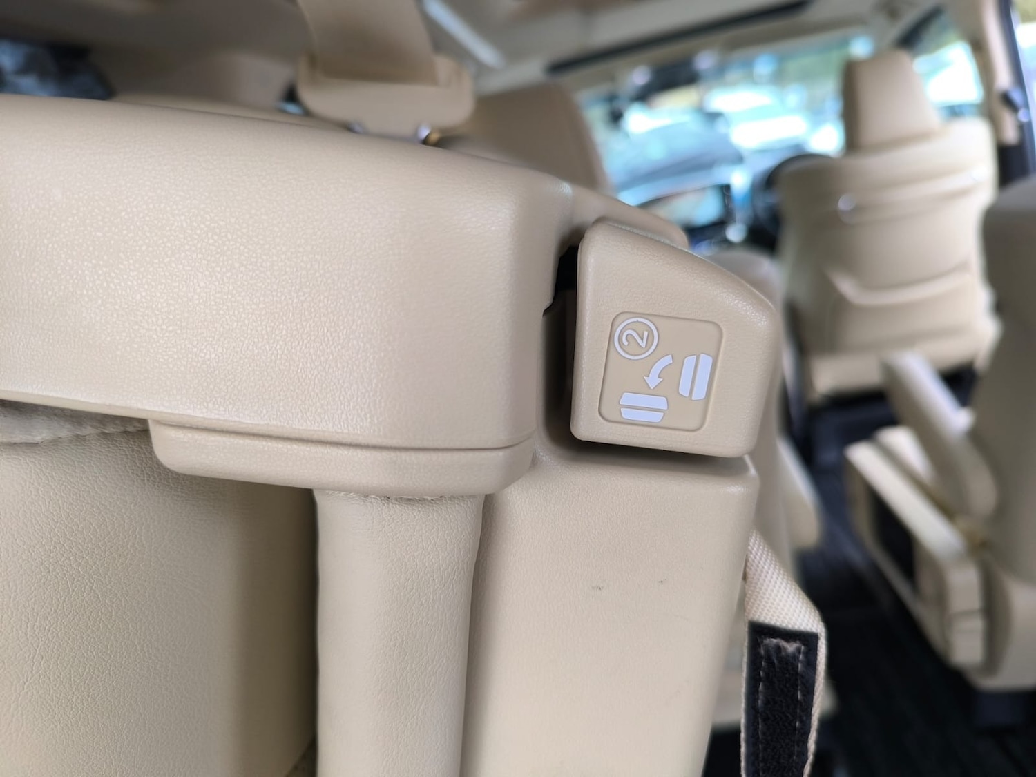 Used Toyota Alphard 2019 for sale - 76490499: Photo 38