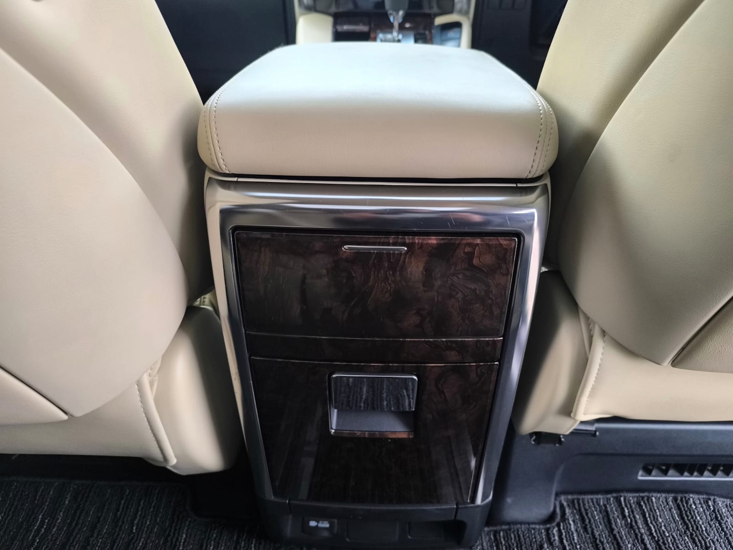 Used Toyota Alphard 2019 for sale - 76490499: Photo 43