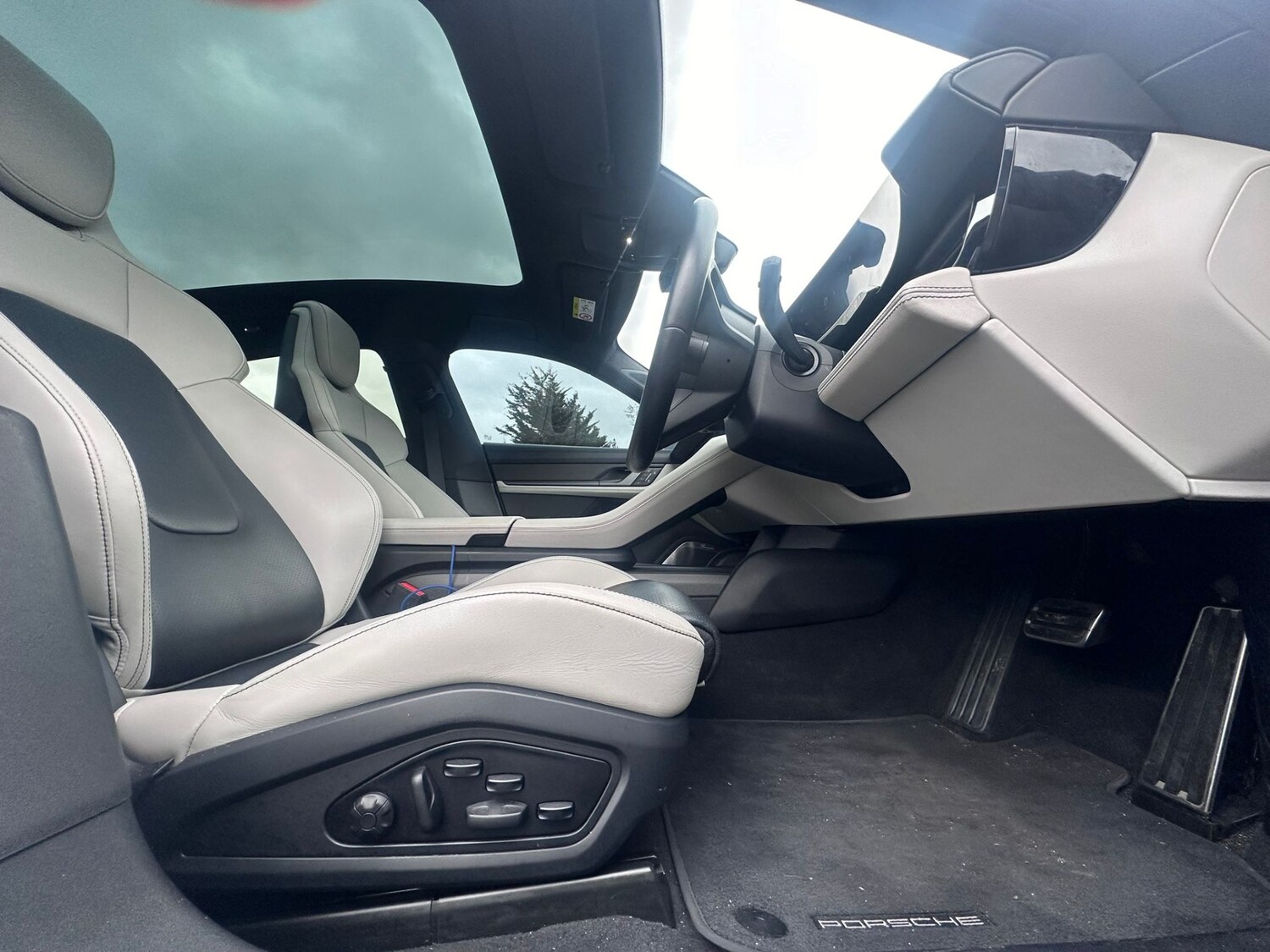 Used Porsche Taycan 2022 for sale - 76553927: Photo 28