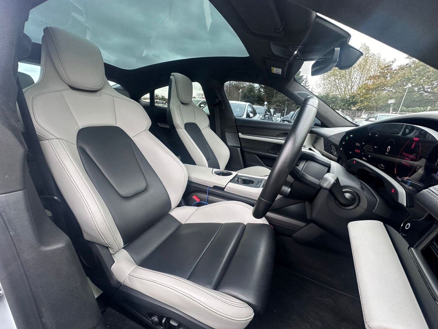 Used Porsche Taycan 2022 for sale - 76553927: Photo 29