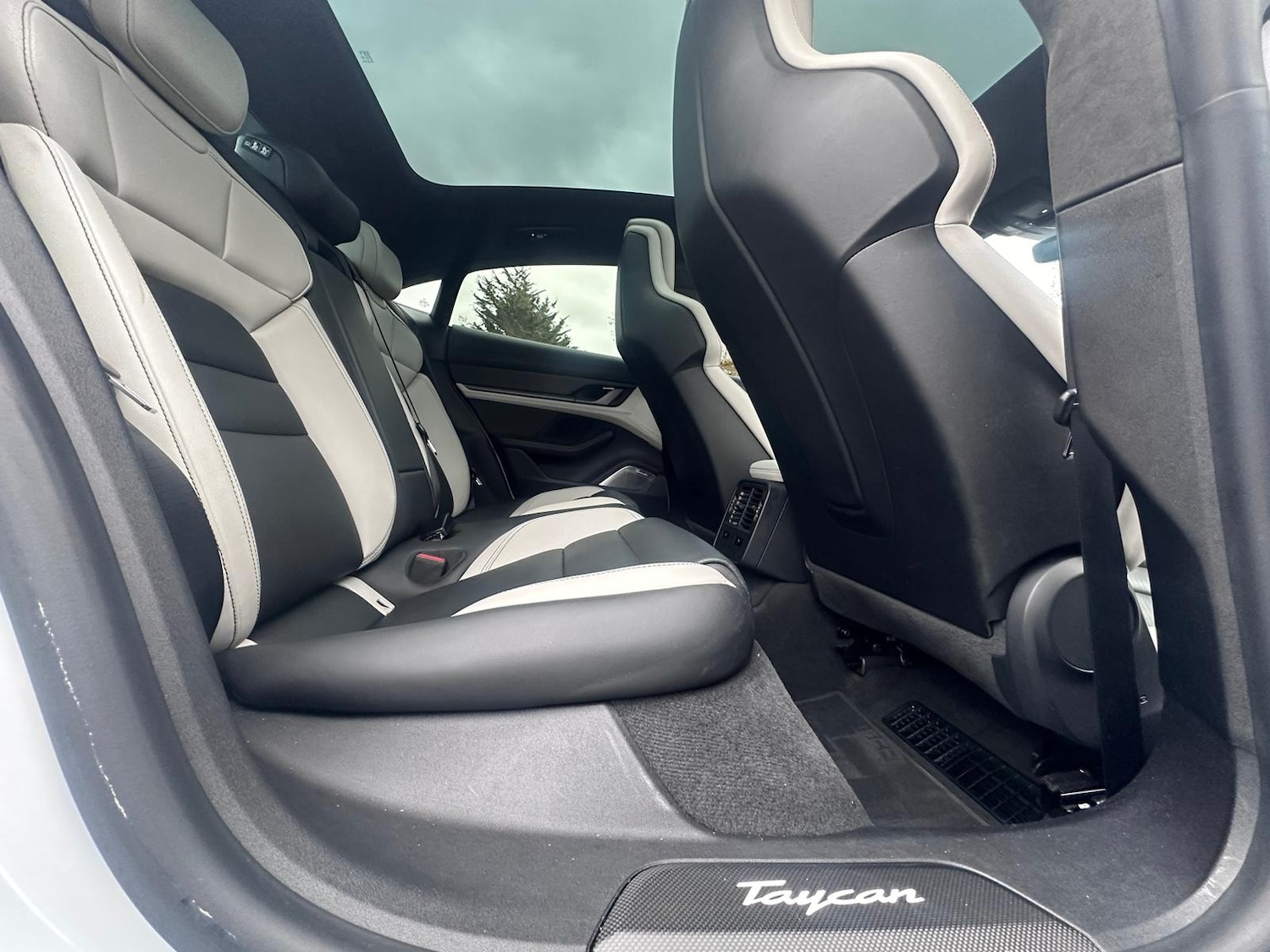 Used Porsche Taycan 2022 for sale - 76553927: Photo 30