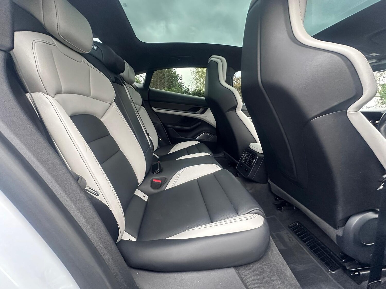 Used Porsche Taycan 2022 for sale - 76553927: Photo 31