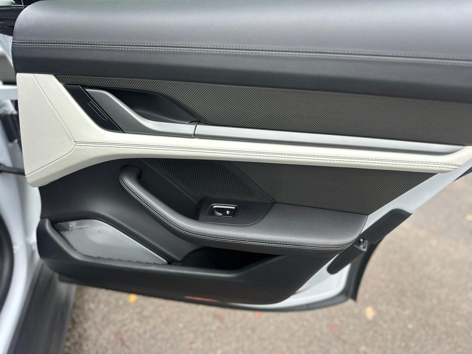 Used Porsche Taycan 2022 for sale - 76553927: Photo 57