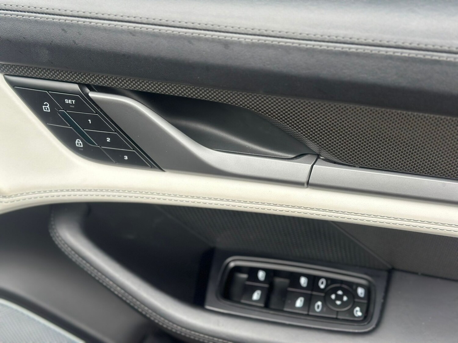 Used Porsche Taycan 2022 for sale - 76553927: Photo 61