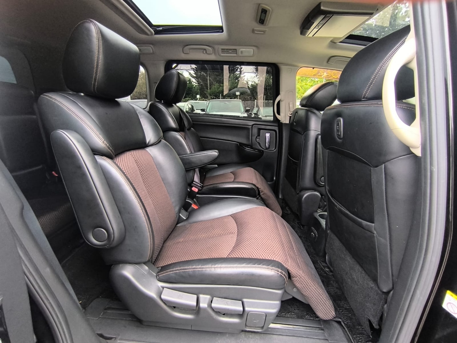 Used Nissan Elgrand 2012 for sale - 76287400: Photo 11