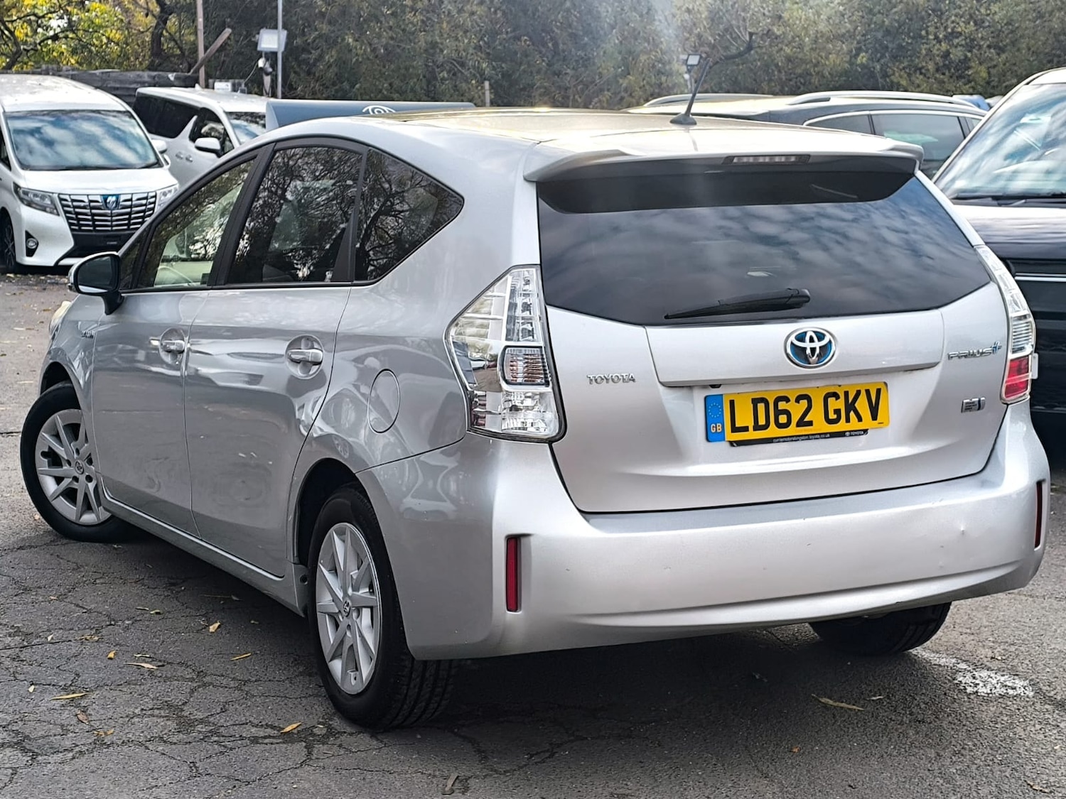 Used Toyota Prius+ 2012 for sale - 76492325: Photo 4