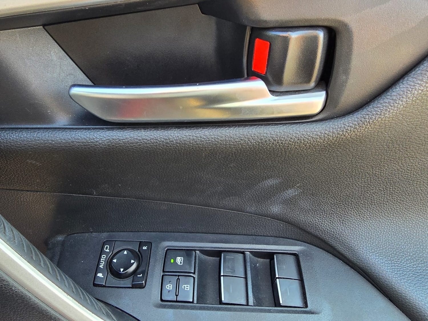 Used Toyota RAV4 2021 for sale - 76957440: Photo 35