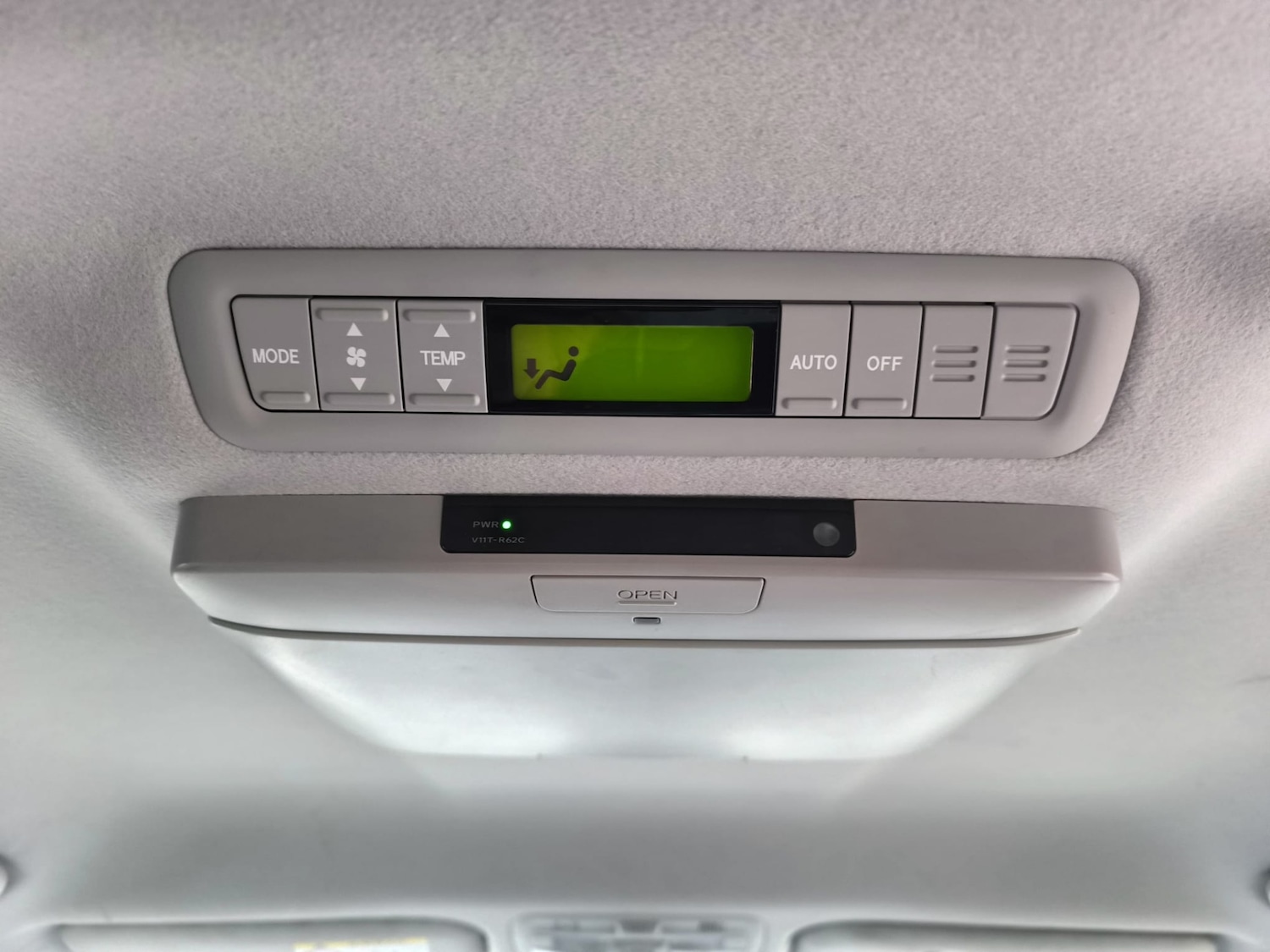 Used Toyota Estima 2015 for sale - 77195623: Photo 28