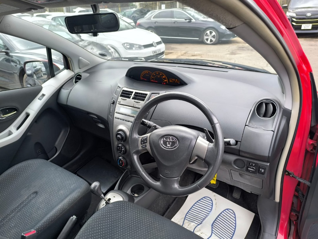 Used Toyota Yaris 2010 for sale - 77687944: Photo 10