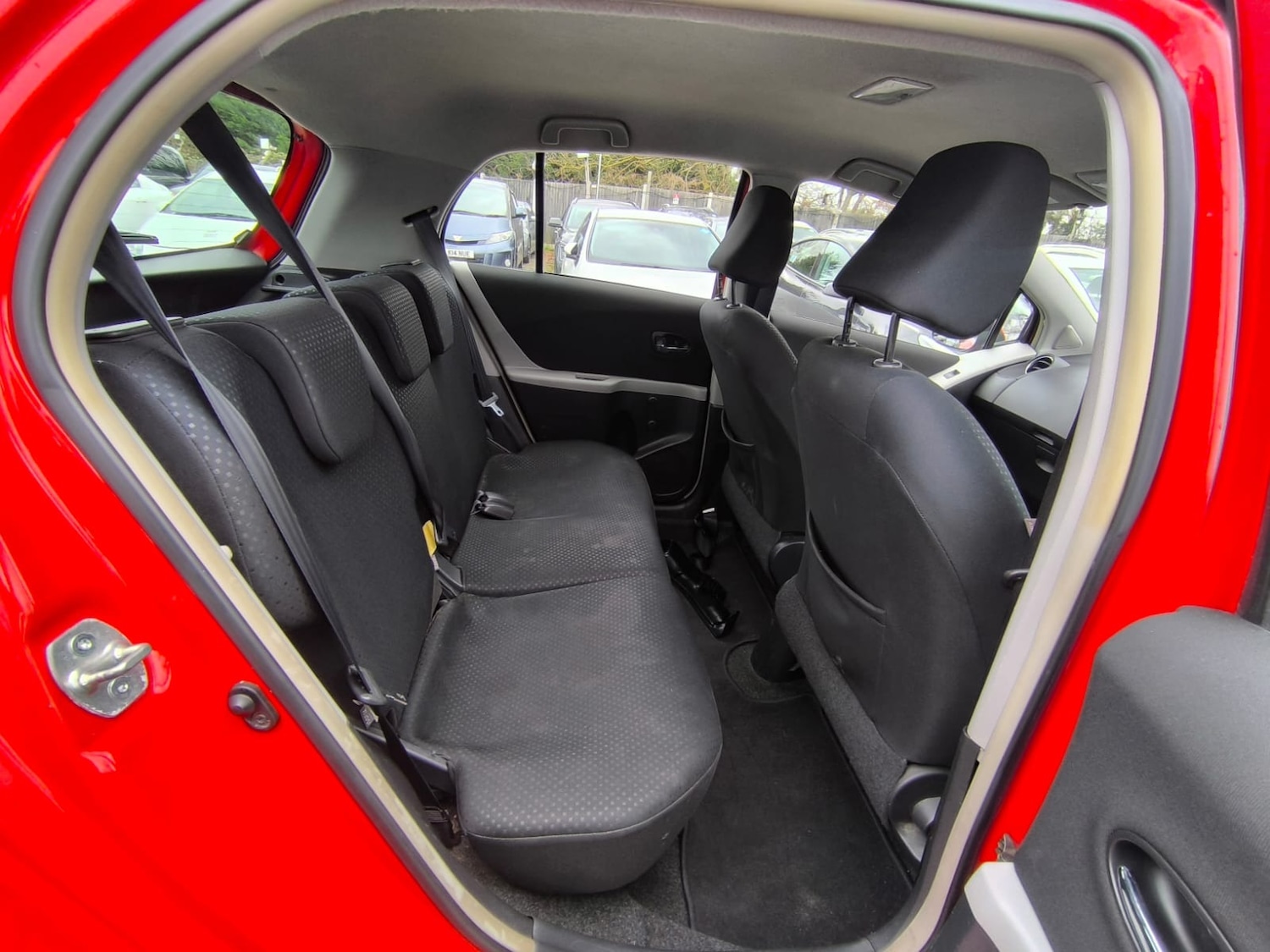 Used Toyota Yaris 2010 for sale - 77687944: Photo 11